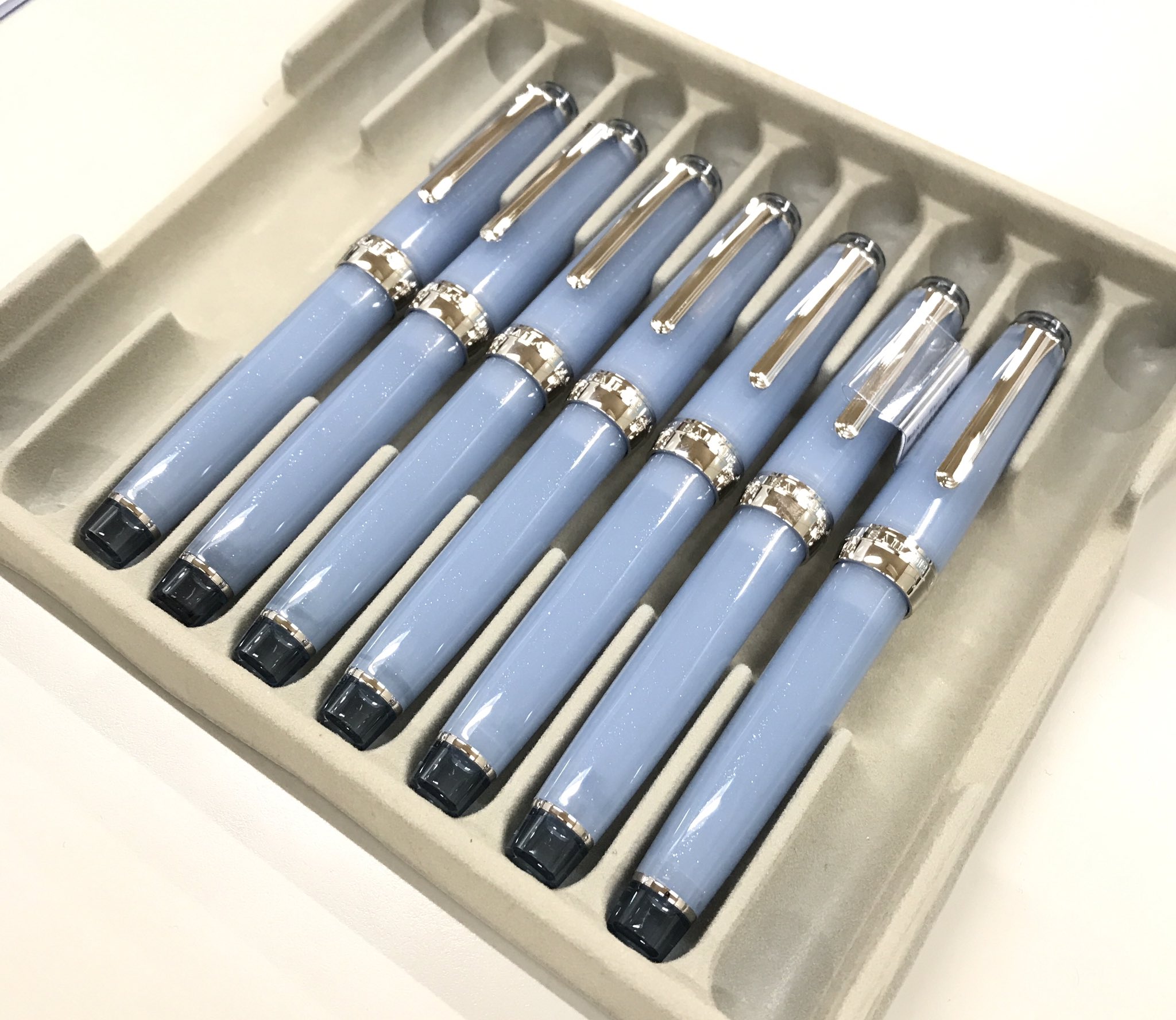 八文字屋 銀山スノーグレー 万年筆 極細字 EF - 文房具 八文字屋 銀山スノーグレー 万年筆 極細字 EF - 文房具