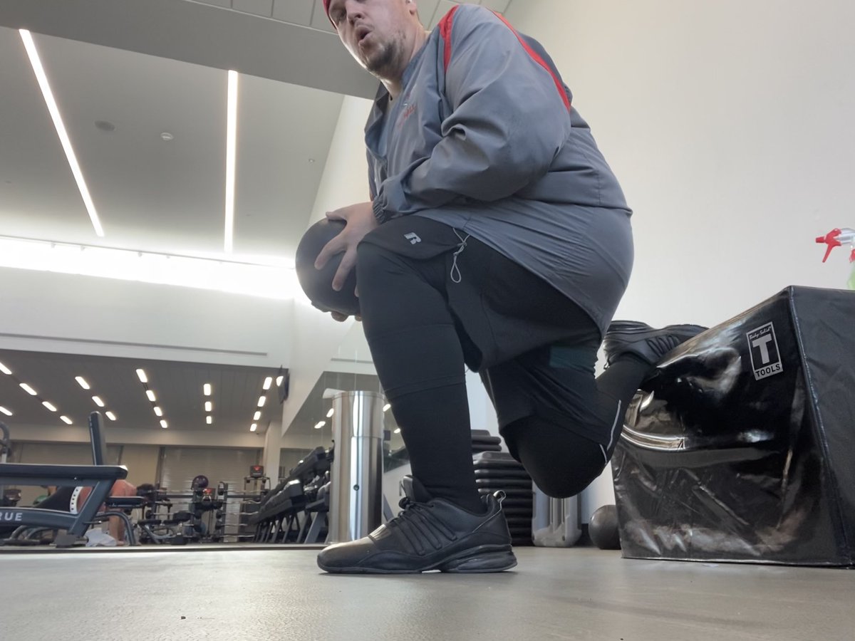 DJKDuBOmaha's tweet photo. In motion working on these Leg Day Reps &amp; Sets getting better and better! #02Dec #LegDay🦵 #DayTimeWorkout #RepsAndSets #LunchDate #GymTime #PushMore #BetterUs #KrewLifestyleFitness #EXCUSESorRESULTS #FITfam #1dayATaTIME #LIFEstyleBLOGGER #WingWednesday #inspireDAILY #HEALTH https://t.co/grIvkvSzLU