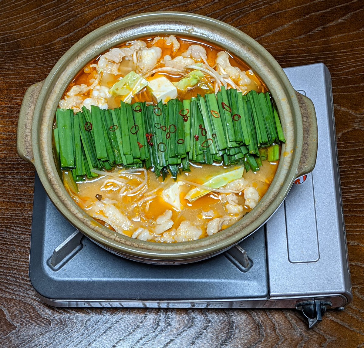 満太郎 On Twitter さらにシメのシメ ではなくて 翌日食べましたが 残りのスープにごはんを入れて雑炊を作りました ひゃくまん穀 です 最強です 脂は旨味でもありますが 多めの脂をさっぱり食べるためにネギではなく さわやかな香りのきざんだ三つ葉を