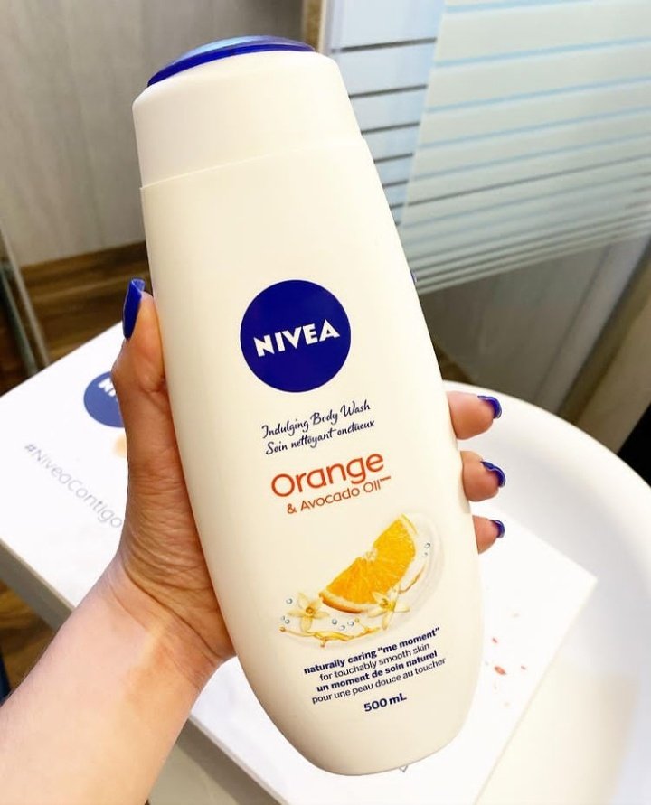 CrewMuller's tweet photo. "Me enamoré del nuevo jabón líquido de
 ⚫Nivea_Mexico con fragancia a naranja y aceite de aguacate, volví el momento de la ducha en un momento único y consentí a mi piel como hace mucho no lo hacía. #MiMediaNaranja #NiveaContigo 🍊🥑❤️" --Ale Müller vía Instagram. https://t.co/6QDgd1VzM8