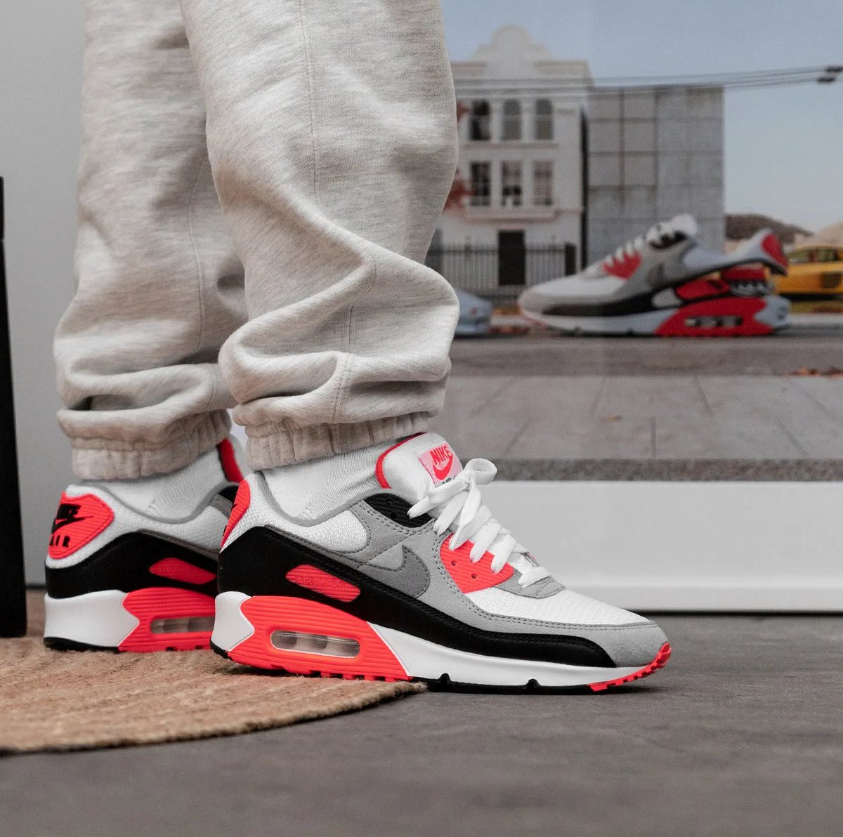 Shoes Air Max Radiant Red On Feet Air Max Radiant Red, image size:1200x1192