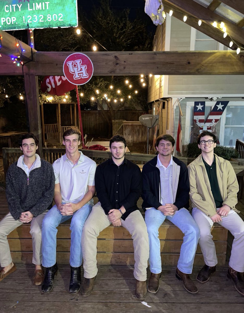 UHKappaSigma's tweet photo. Congratulations to the newly elected Executive Committee members that will be leading the Pi-Epsilon Chapter in 2021. May success attend your efforts. #AEKDB https://t.co/jdcrO3OyBt