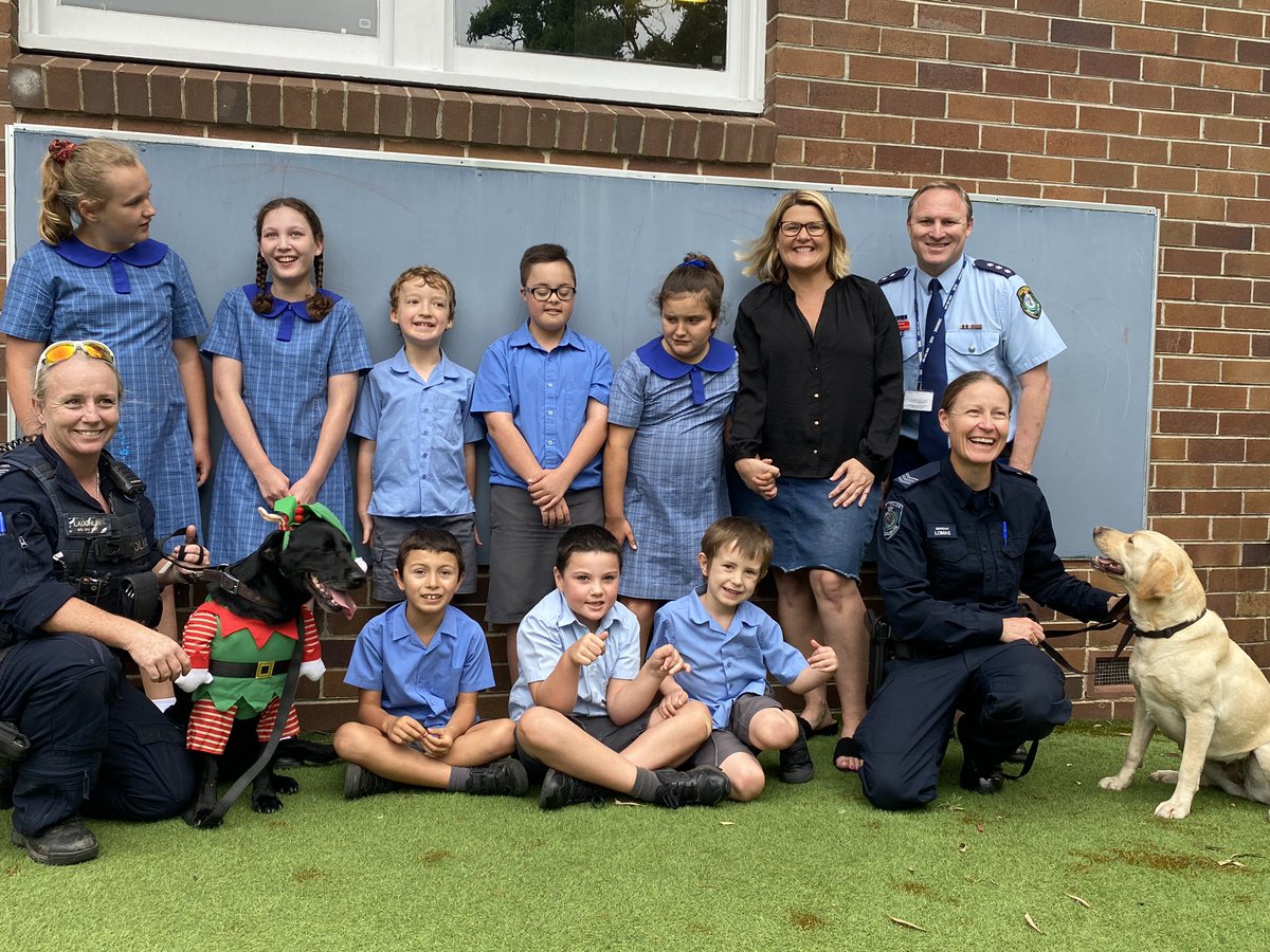 mirandaps6's tweet photo. @nswpolice Police Dog Unit visited the Support Unit today for #IDPWD 

@NSWEducation @dizdarm https://t.co/cO9t4vJwW1