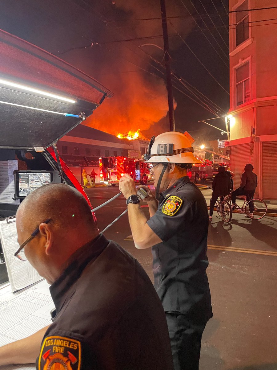 LAFDcentral's tweet photo. Happening now! #structure #greateralarmstructurefire #firestation9 #battalion1 https://t.co/1Q2hUBAWDD