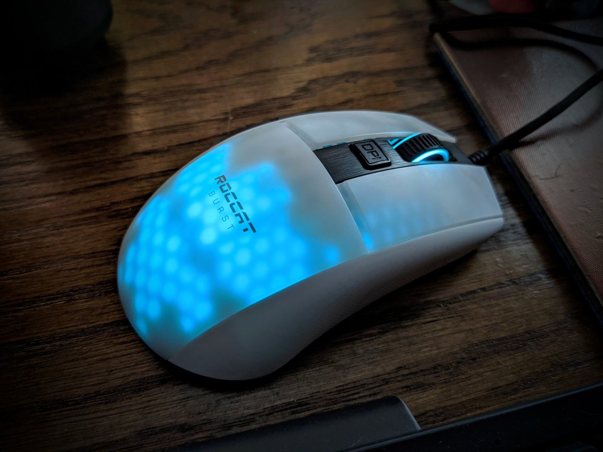 TheProfosist's tweet photo. Sometimes a good picture is good no matter what took it. This @ROCCAT #BurstPro is quite the looker and photographs nicely.
#TechPorn #GamingMouse #MouseEnthusiast #Photography #Pixel5 #NightSight https://t.co/JrxiXOS77k