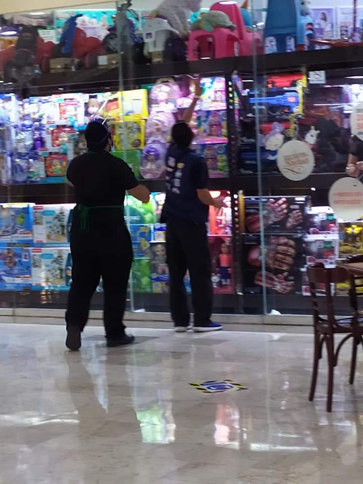 ComunidadINFO's tweet photo. LE NIEGAN EL ACCESO A PERSONA CON CAPACIDAD DIFERENTE EN JUGUETRON PLAZA LAS AMÉRICAS.

A través de las redes sociales una mujer acuso que la tienda Juguetron, le negó el acceso a su hijo quien utiliza silla de ruedas,  usuarios de las redes mostraron su enojo ante la situación. https://t.co/VAciEqhwRw
