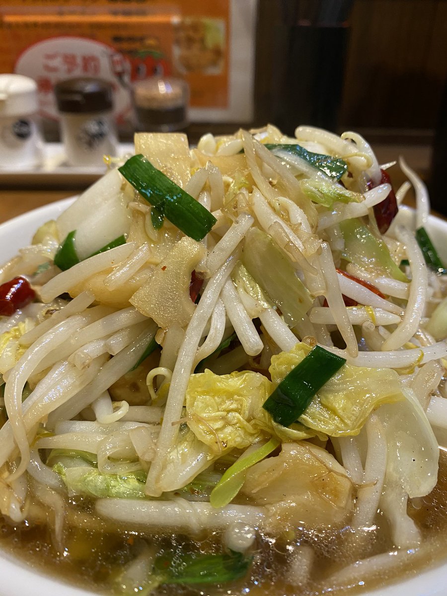 yozoohba's tweet photo. 名古屋に来たら必ず食べる
新京名古屋伏見店のベトコンラーメン
国士無双にしてたっぷり野菜も美味しくいただきました https://t.co/zKsmvc3vWd