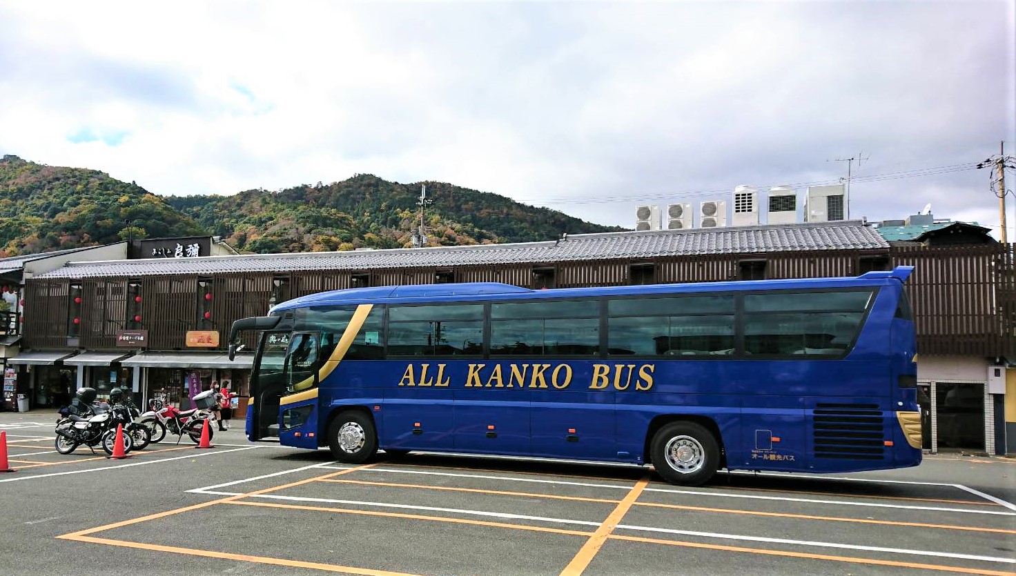 オール観光バス 公式 Twitterren こんにちは 先月後半の土曜日 ２２２号車はハイキングを楽しまれるお客様を京都にお連れしました Jr山陰線 嵯峨嵐山駅周辺で降車いただき は嵐山市営 まで回送 お客様は 保津峡駅まで乗車され トロッコ保津峡駅