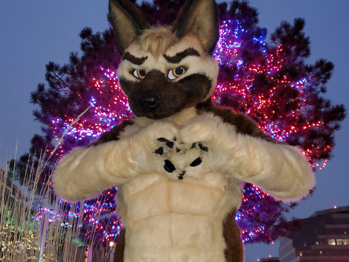 AlastairGSD's tweet image. MFF 2019 was such a blast!  It was the first MFF I’d done in 3 years and I saw so many old friends and made some new ones!

When we return to life as it was in 2019, I will never take another convention for granted again. Each one I go to will become a cherished memory! #mff2020