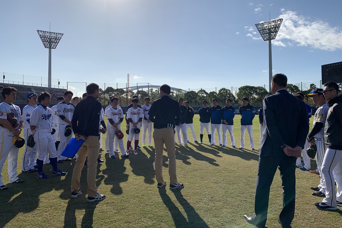 スカパー プロ野球 明日 トライアウト 生中継 今年は非公開で行われるトライアウト プロ野球の世界への生き残りをかけた 最終テスト を生中継します プロ野球１２球団合同トライアウト 12 7 月 10 00 フジテレビone T Co