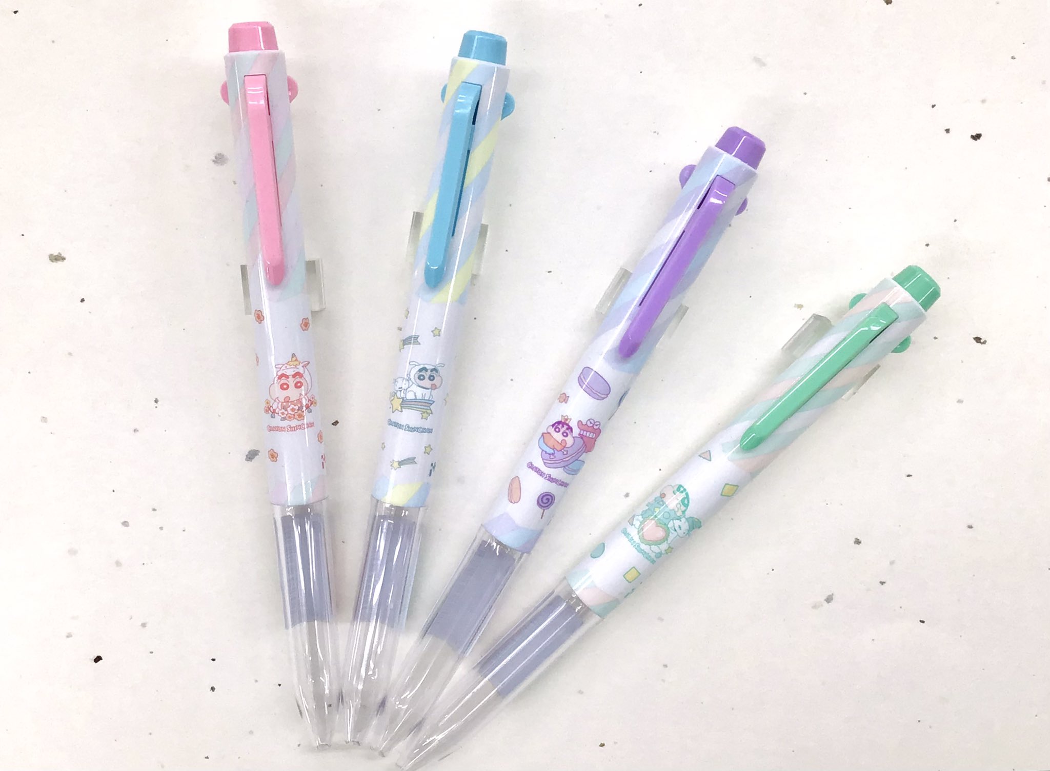 Uzivatel マルミヤ 早稲田の文房具店 Na Twitteru 新発売 ぺんてるのカスタムペン アイプラス の限定コラボレーションモデル クレヨンしんちゃんアイプラス を販売中です ユニコーンやシロの着ぐるみを着た ゆめかわいいパステルカラーのしんちゃんの