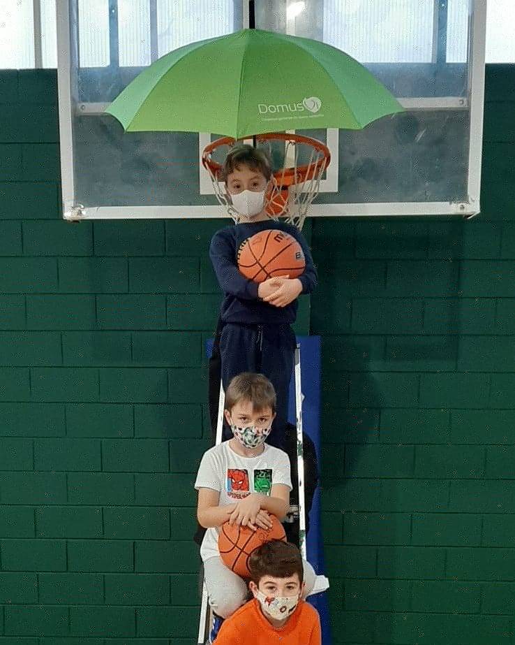 BasketXiria's tweet photo. #DiaMundialDiscapacidade Desde a #escolabasketxiria queremos unirnos e participar na iniciativa #Baixoomesmoparaugas na súa 5ª edición e que une a máis de 80 entidades de toda Galicia, para celebrar este día e reivindicar os seus dereitos.
#galiciadiversa https://t.co/1pnirR4bTw
