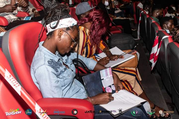 VoilaMoiCreativ's tweet photo. Retour en images sur la journée du 26 novembre à Canal Olympia 😌.
Des personnes souriantes mais aussi des personnes qui prenaient assidûment des notes 👌🏿
La suite ici 👇🏿 https://t.co/SXuJNUbrd8
#BlogTalkShow2020 #LeGrandAtelier #VoilaMoiConsulting https://t.co/M35XfIX7wi