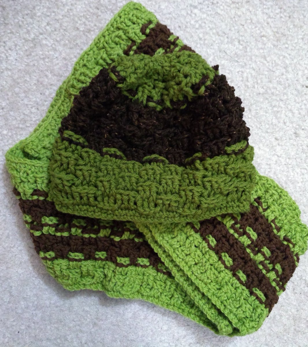MavenCrochet's tweet photo. Two more sets. The greens aren't quite the same, they are companion pieces rather than coordinates. 😉

#crochet #crocheteveryday
#crochetyourstash
#creativelifehappylife #crochetlife #hatsandscarves #makeandgive https://t.co/VPGPmOfxaa