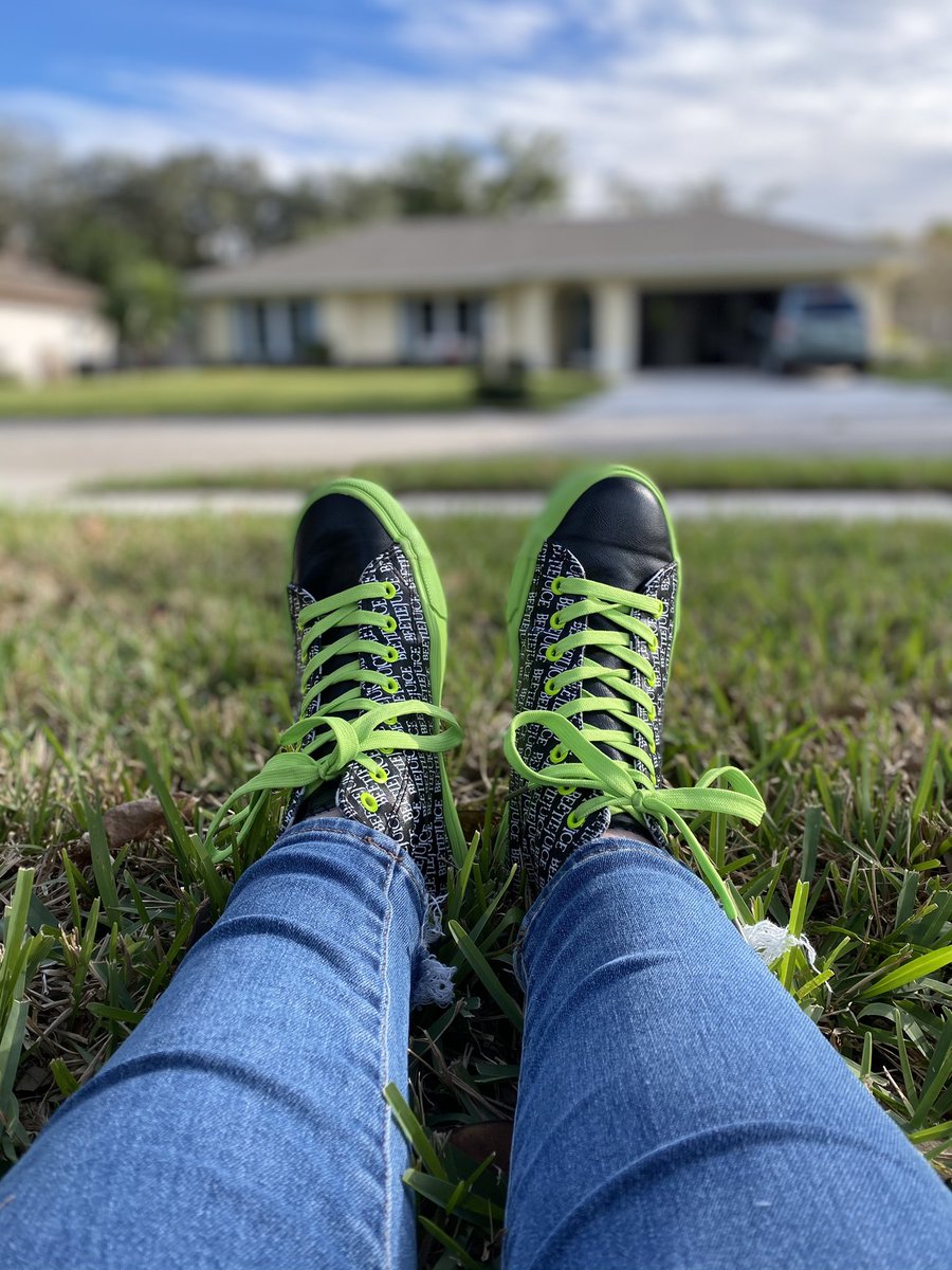 callmebyash's tweet image. Hi. You may now address me as “old” because I hit the big 2 0 today. 🎁🎉 #birthday #helpimold