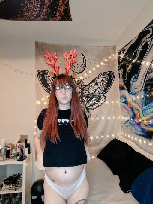 Tis the season to be naughty 😏 https://t.co/JSkI3I5gIA