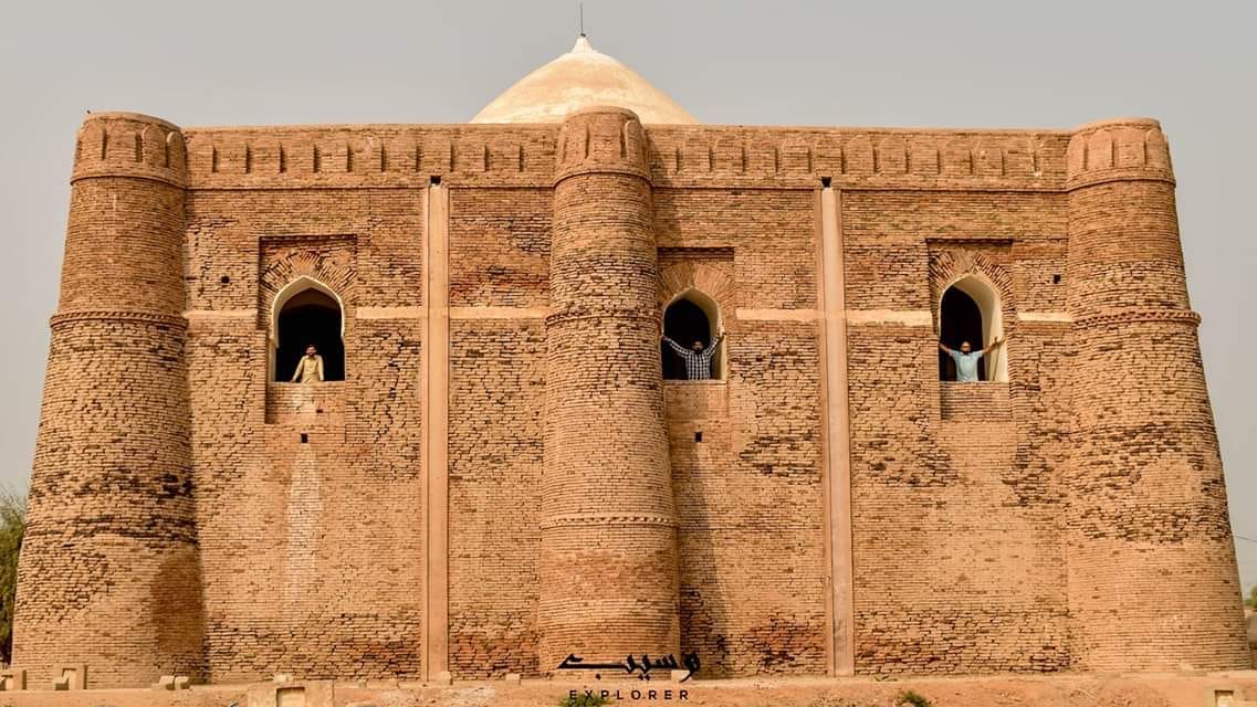 One can almost see the evolution of the walls of the tomb, from the more militaristic style of the tomb at Kabirwal built in the 1100s to the Tomb of Shah Rukn-e-Alam in 1300s.The crenelated bastions at Kabirwala get capped by domes to become elegant towers at Multan.  https://twitter.com/WasaibExplor/status/1334360531226935296