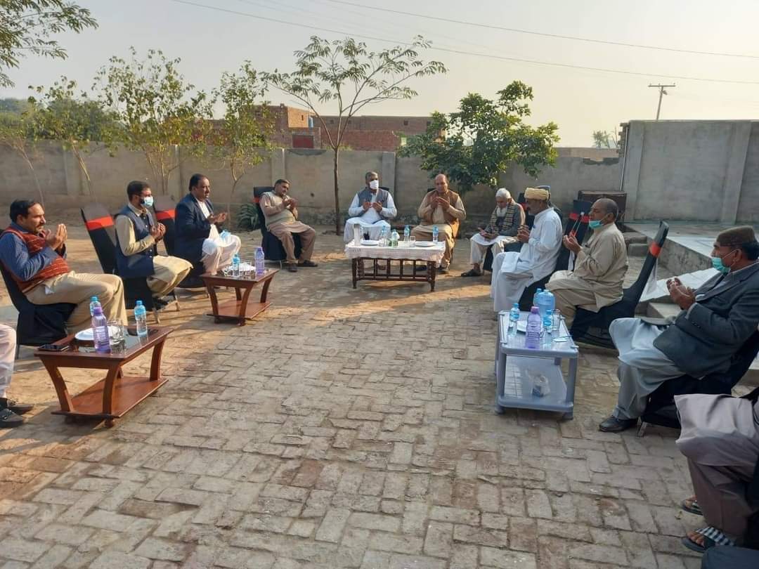 TeamZHQ's tweet photo. وفاقی پارلیمانی سیکرٹری خزانہ مخدومزادہ زین حسین قریشی نے کہا ہے کہ عوام نے پشاور کے بعد ملتان میں بھی پی ڈی ایم کے جلسے میں شرکت نہ کرکے بتا دیا ہے کہ عوام ملک دشمنوں کے بیانیہ کے ساتھ نہیں ۔ملتان کی غیور عوام نے بھان متی کے ٹولے کو بری طرح مسترد کیا
@ZainHQ https://t.co/EdiQOtXCkJ