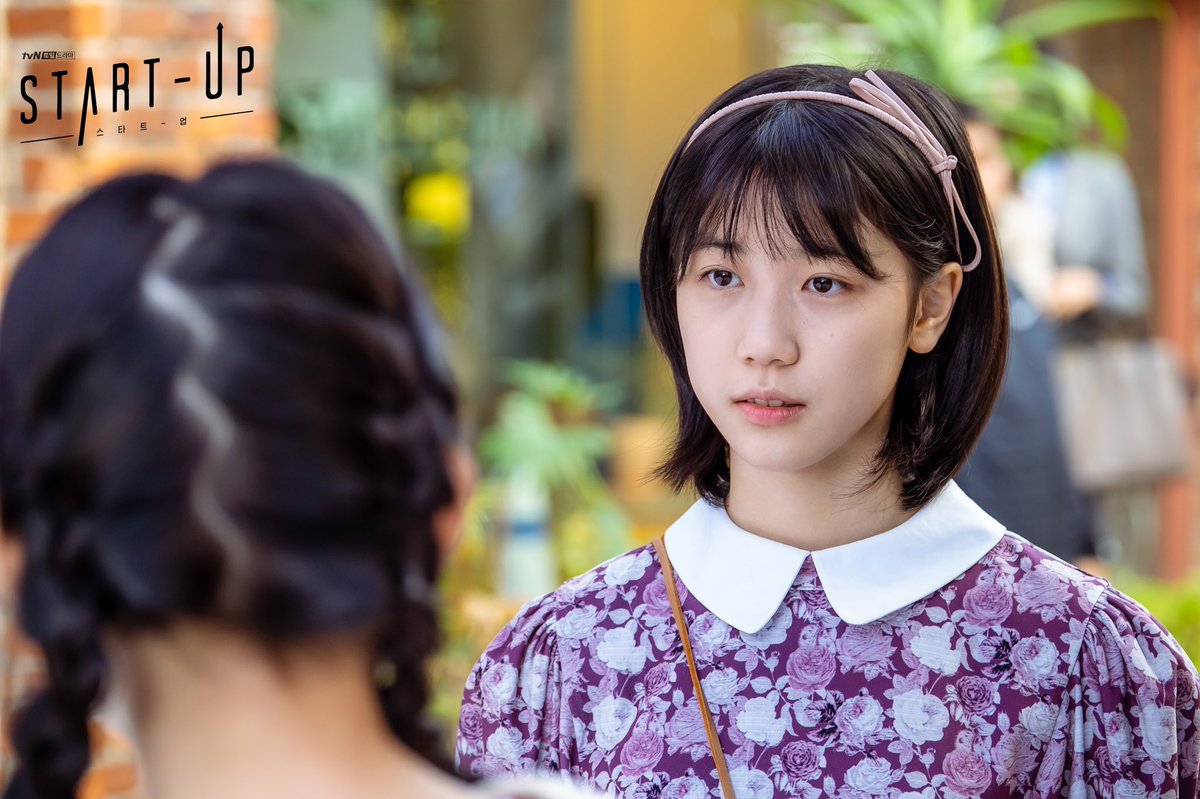 By joining Sandbox, Dalmi wished to surpass Injae, not knowing that she is merely retreading her sister's steps as a business leader. By mirroring Injae, Dalmi essentially presents the case that they are not very different after all. They are both Seo Chung-myung's daughters.