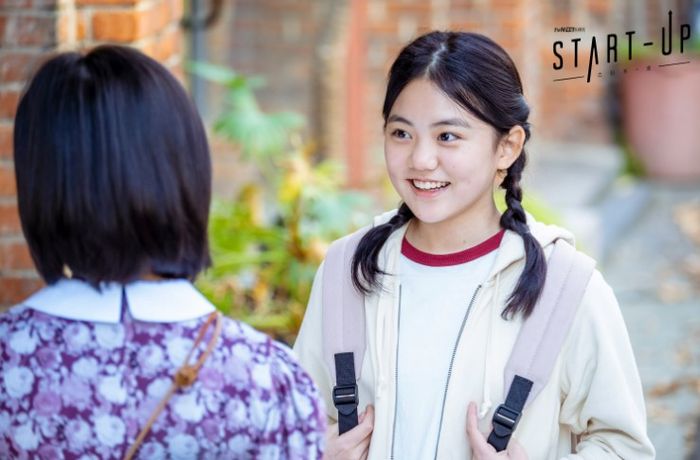 By joining Sandbox, Dalmi wished to surpass Injae, not knowing that she is merely retreading her sister's steps as a business leader. By mirroring Injae, Dalmi essentially presents the case that they are not very different after all. They are both Seo Chung-myung's daughters.
