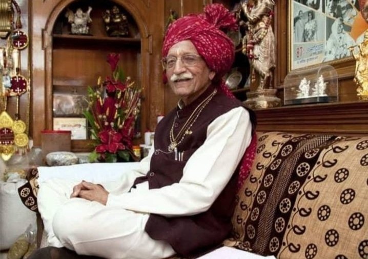 Dharm Pal ji was very inspiring personality. He dedicated his life for the society. Now this is the real tragedy, the person whom we all have seeing since our childhood has died. One of the biggest entrepreneur of India. God bless his soul.🙏