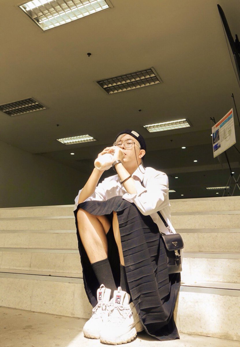 วันนี้ลองเอาเสื้อนักศึกษาชาย+กระโปรงนักศึกษามาใส่คู่กันก็ได้อยู่นะ✨🥰