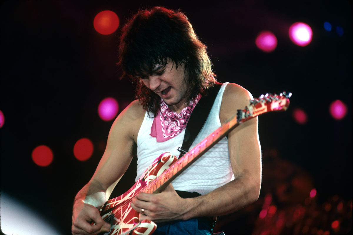 RollingStone's tweet photo. Eddie Van Halen guitars sell for $422,000 at auction https://t.co/XXUnRLfK4a https://t.co/rXddJFkJc7
