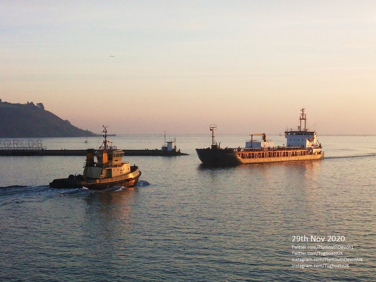 PlymouthDevon1's tweet photo. @britishports One of my entries #BPAPHOTO2020
Tug CANNIS heads out to assist CEMGULF vessel across Plymouth's Cattewater, rendezvousing in front of Mount Batten Breakwater. #CANNIS #TugCannis #CEMGULF #TUGS #Cattewater #Plymouth #MountBatten #tugboat #tugboats #tugspotting #tugboatsuk https://t.co/zOCMX4rIUV