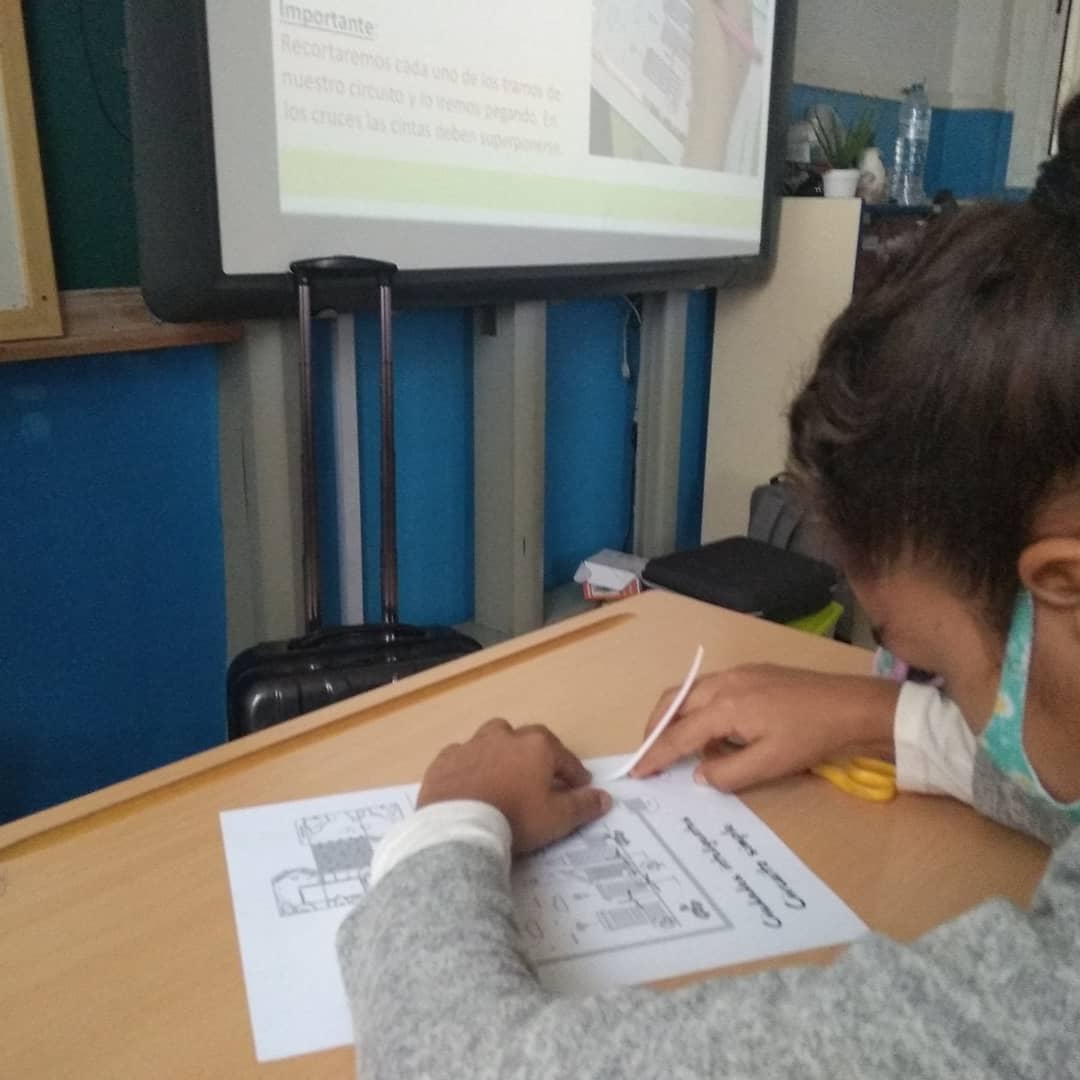 Deporsa's tweet photo. #DEPORSA ha realizado talleres del “PROGRAMA IMPULSA” aprobado por la Consejería de Educación y Deporte para el 2020, con el fin de desarrollar medidas especiales en #Robotica #impulsa que favorezcan el éxito educativo y reducción del abandono Escolar en zonas vulnerables. https://t.co/cTpkxZhw5Q