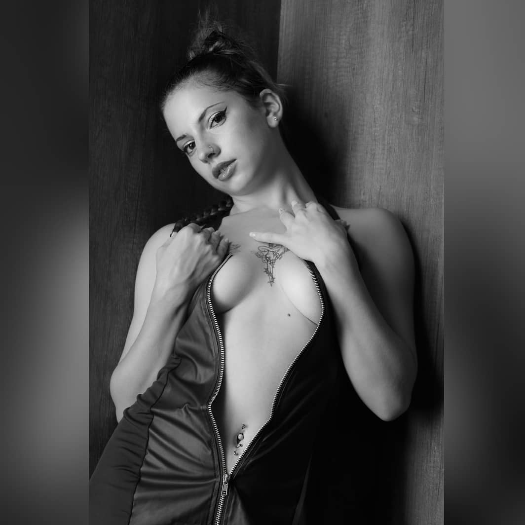 AlessioMapelli's tweet photo. Model.: @chiaramente_ginger.                   Location.: @chillax_studios https://t.co/1c0gym12yc