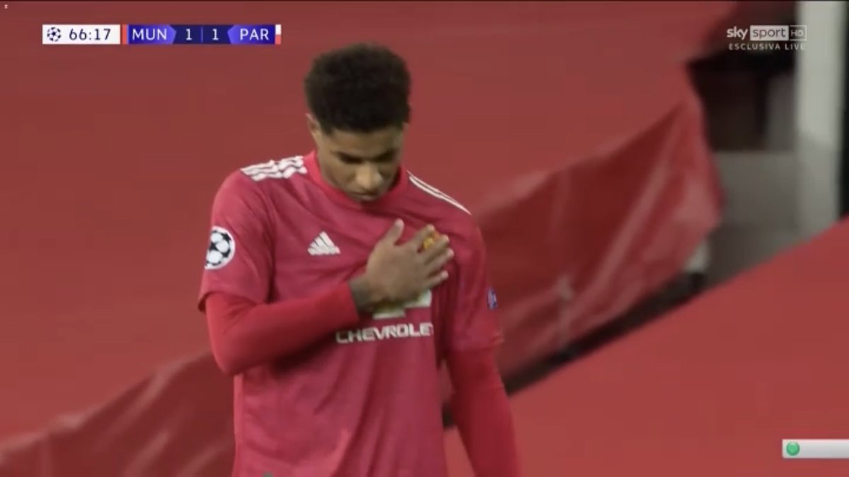 Here is Marcus Rashford gesturing to the bench in the 66th minute that he is not comfortable out there due to a shoulder injury. He is literally grimacing in pain.