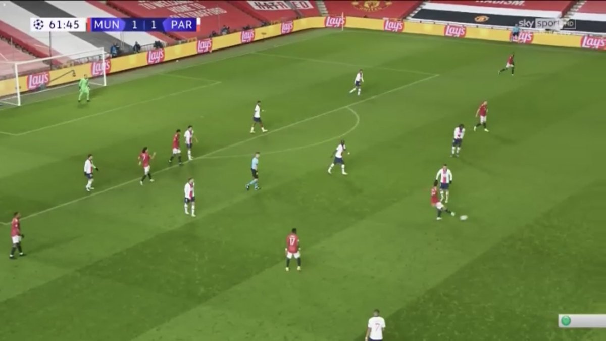 Thomas Tuchel however, spots two things. One, Rashford is hampered by injury and can barely run properly.Two, Rashford keeps drifting infield towards Cavani’s central ATT role, vacating his position on the right.