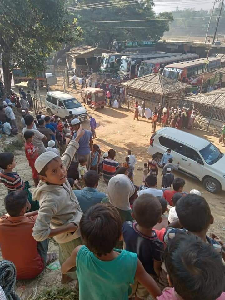 RoArfaat's tweet photo. From Thankhali and Kutupalong More than 85 families are agreed to relocate to Bashan char. There are 4 buses and 1 truck arrived at the refugee camps to take them to that Island. https://t.co/phbeWXcELg