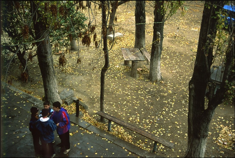 Solda: Milli Bank. 1995Sağda: Life. 1997Fotoqraf: Sənan Ələsgərov