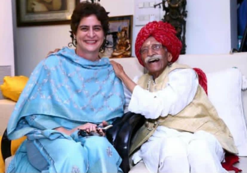 priyankagandhi's tweet photo. श्री धर्मपाल गुलाटी जी का नाम हिंदुस्तान में एक विश्वास का नाम है। भारतीय समाज में उल्लेखनीय योगदान देने वाले धर्मपाल जी के निधन का समाचार बहुत दुखद है। 

ईश्वर उन्हें श्रीचरणों में स्थान दें एवं इस दुख की घड़ी में परिजनों को कष्ट सहने का साहस दें। https://t.co/oyRHr5c9kN