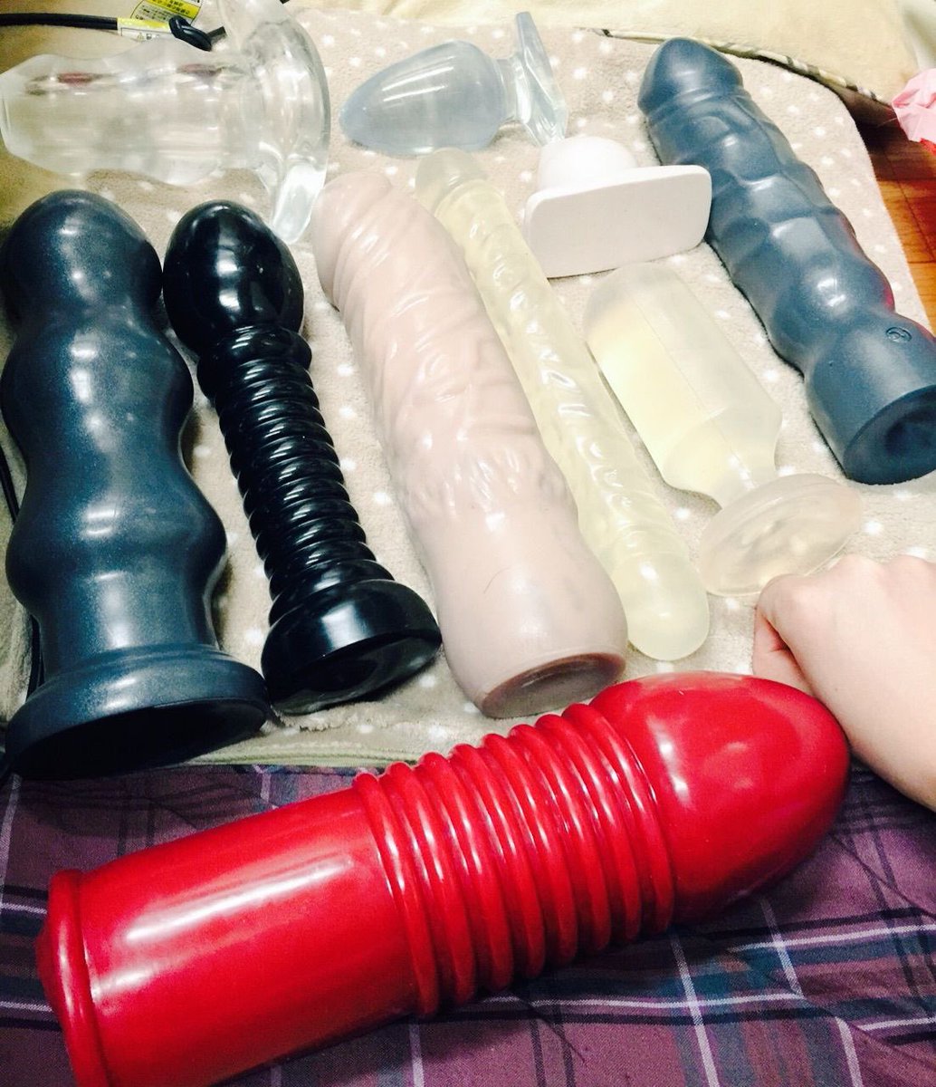 SubmissionCat20's tweet photo. 最近瘋狂的愛上肛調❤️
喜歡讓肛塞、假陽具佔滿臀內肉壁
一日不塞，心神不寧🤔
附上近期增添的各項用具
真希望有日能夠全部挑戰成功 #肛調 #肛塞 #假陽具 #潤滑 #肛交 #塞好塞滿 #屁眼 #抽插 #淫穴 #騷貓 https://t.co/e9nYiJn4B0