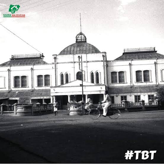 THROWBACK

This is the Supreme Court, Tinubu Square, Lagos. It was built in 1906 and demolished in 1960.

What a throwback 😁

#Throwback #Throwbackthursday #SupremeCourt #TinubuSquare #History #Historic #Court #ancientbuildings #Nigeria #Sackyourlandlord #citivista #realhomes