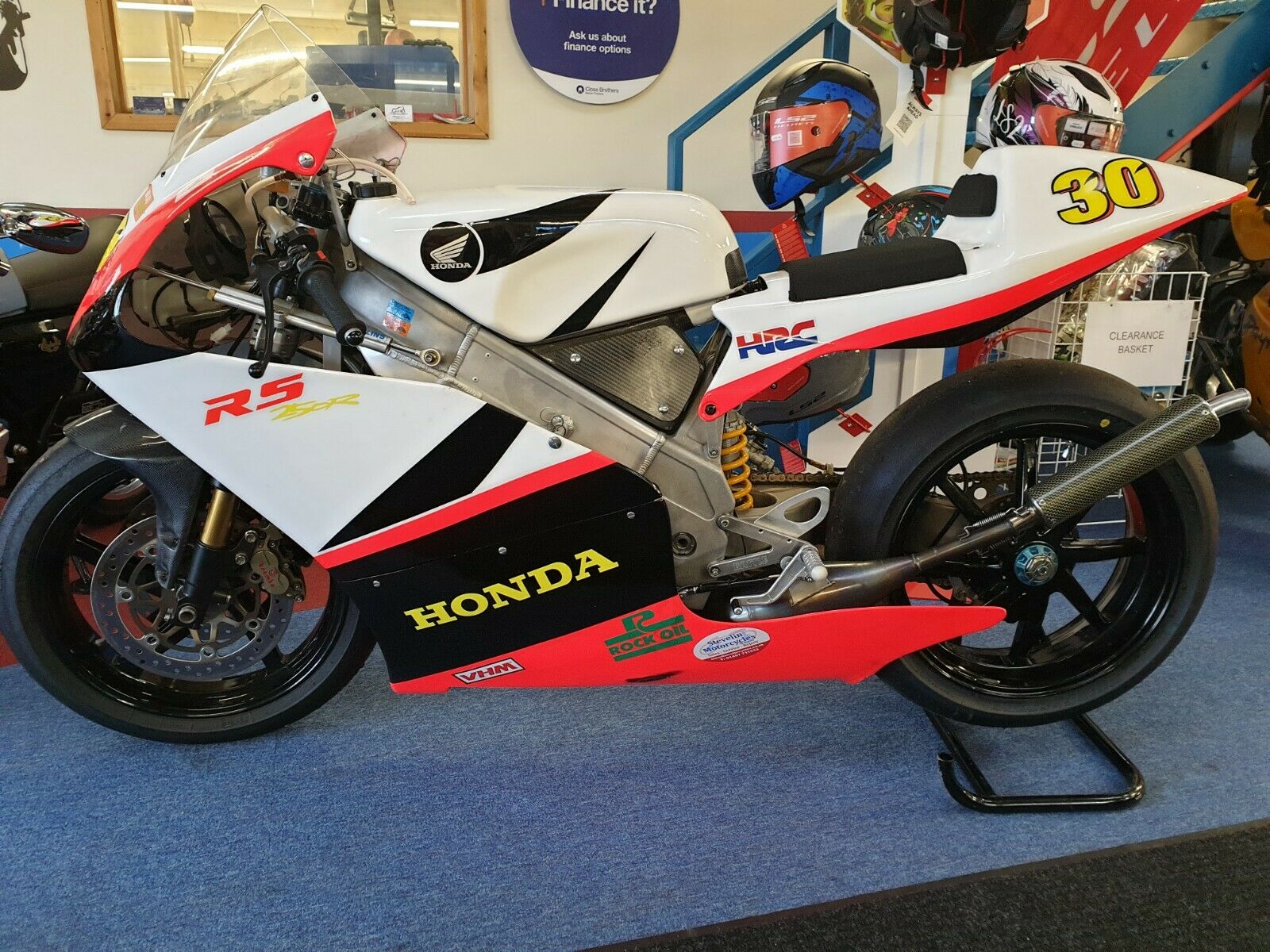 Jog爺アク 1995年のrs250 Nx5 です Nsr250のmc28とスイングアームの形状が違います エンジンも全く別モノです アブgas仕様 なのでレース専用車両になると思いますが Usaから輸入して日本の公道登録出来ますので 本気で欲しい方のみdm下さい Jog爺アク 1995年のrs250 Nx5 です Nsr250のmc28とスイングアームの形状が違います エンジンも全く別モノです アブgas仕様 なのでレース専用車両になると思いますが Usaから輸入して日本の公道登録出来ますので 本気で欲しい方のみdm下さい