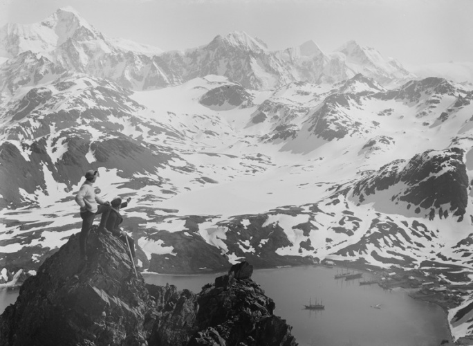 GalleryFlo's tweet photo. Frank Hurley
Mt. Page and the Allardyce Range 1915, Platinum Print
#frankhurley #shackelton #FloPetersGallery #exhibition #historicphotography #endurance #royalgeographicalsociety #london #photography #platinumprint #blackandwhitephotography #arthamburg #antarctica #expedition https://t.co/86cU6HCu70