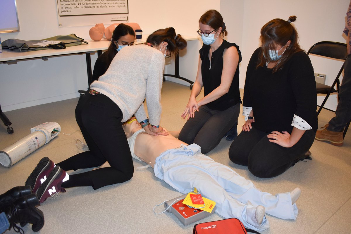 Encore des ateliers pratiques #simulation au #mtc avec le <a href="/ACesu76/">CESU76A</a>  pour les #internes de l’école de #chirurgie : habillage #COVID19  et massage cardiaque externe Antoine Lefevre-Scelles  <a href="/univrouen/">Université de Rouen Normandie</a>