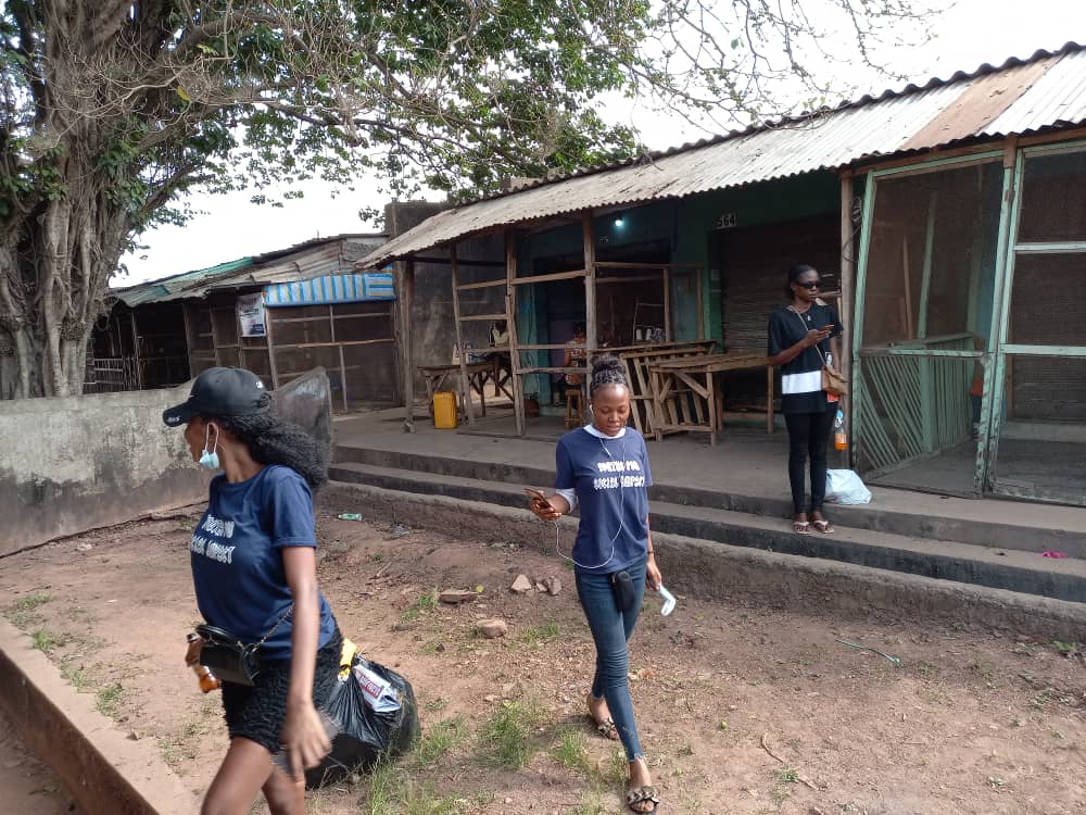YouthsforSI's tweet photo. During our weekly #CleanUpIbadan at Orita Market today....  #Ibadan https://t.co/p9rKtQCzYk