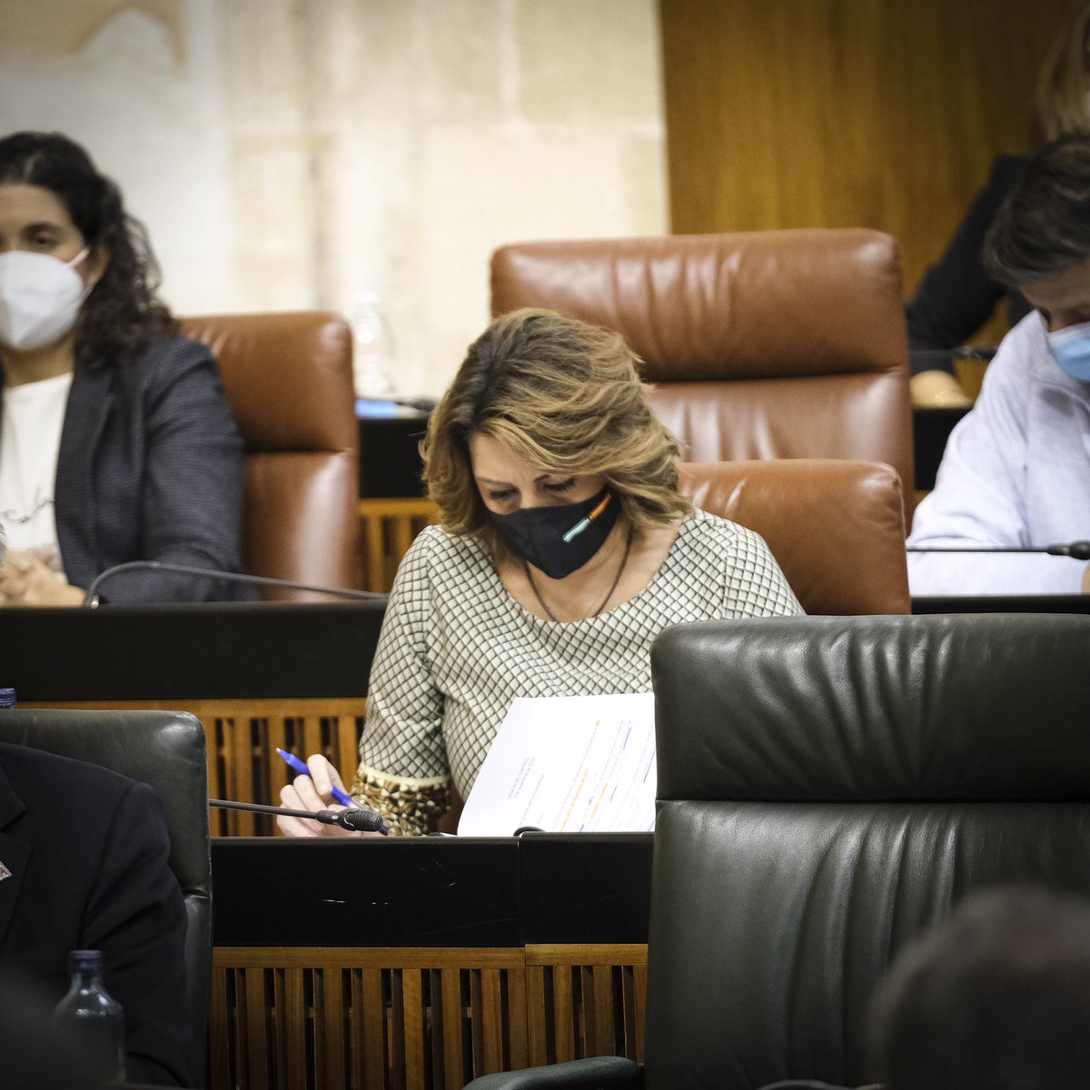 susanadiaz's tweet photo. En unos minutos, intervengo en el Parlamento andaluz. Aquí vive la soberanía andaluza por la que nuestra tierra se levantó un #4D. La ultraderecha nunca podrá tapar eso, por más que quieran derribar nuestra autonomía. https://t.co/IJAjrGVv3E