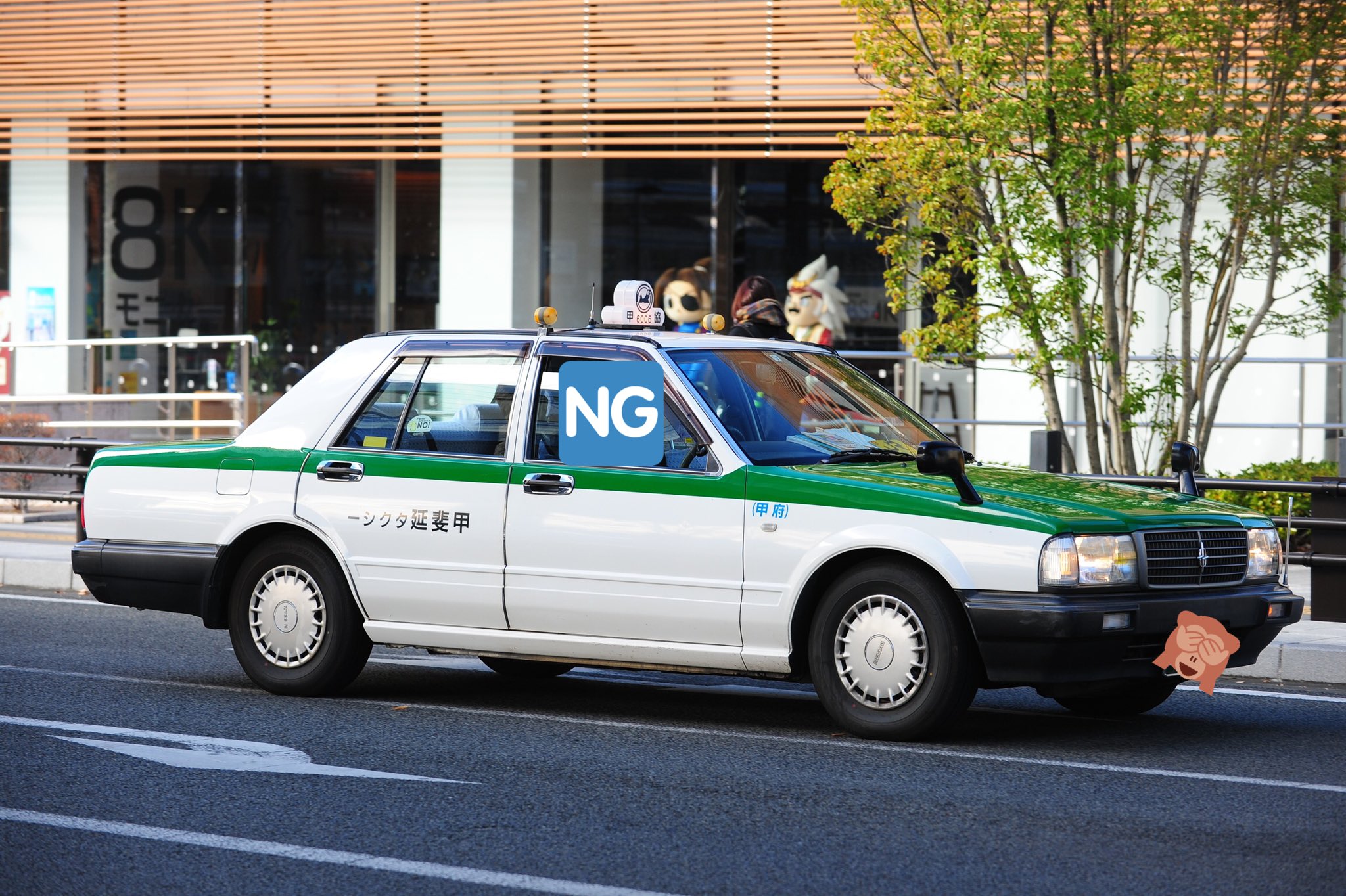ずどーん 甲府駅前でのセドさんタクシー 甲斐延タクシーのフェンダーミラー車と 国母観光自動車のドアミラー車2台 クラコンとその仲間たち 雑 が大半を占める中 3台お見かけしました 国母観光のアンテナがワンポイントなのと 2台で履いてる
