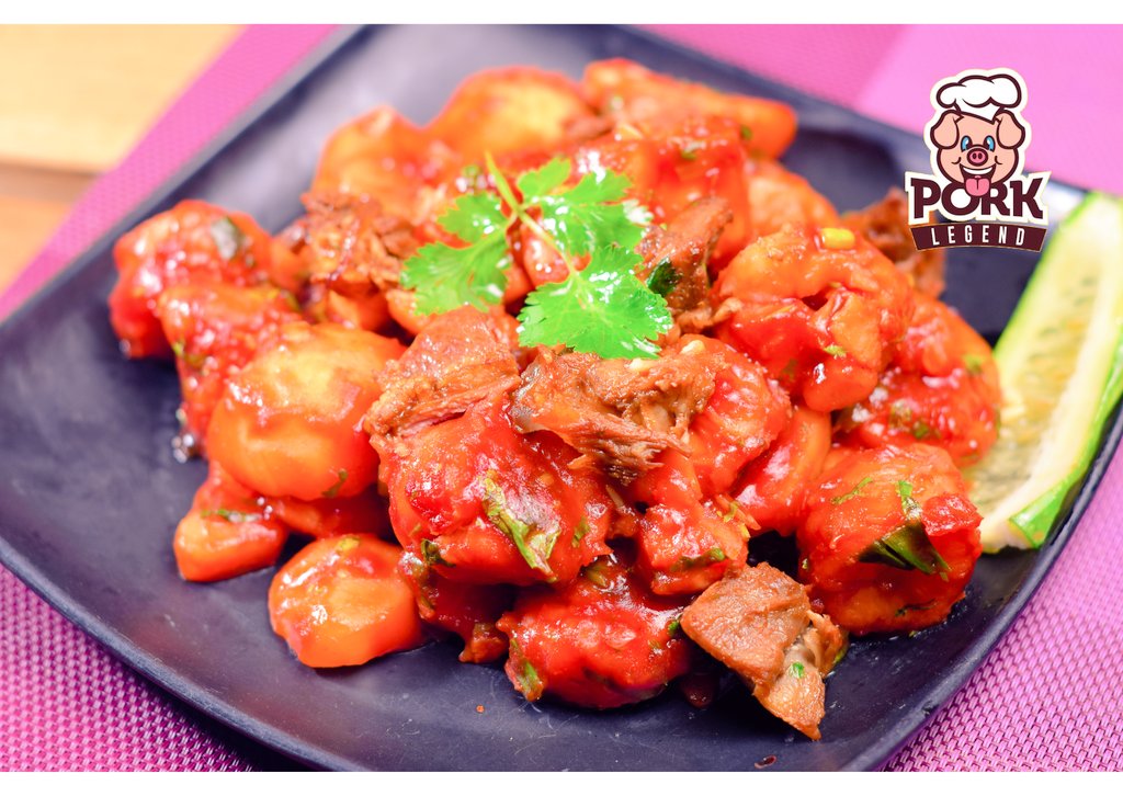 PorkLegend's tweet photo. May your Thursday be as sweet as our today's meal 😋 😋 😋

We are open every day as from 6am.
Our home/office deliveries option is available all the time.
🤙 0111 899 666
#25DaysofChristmas #12DaysOfChristmas #BarackObama #AdventOfCode #AlexNaTrickyMilele #10KThankYous https://t.co/K0VMMvRxlc
