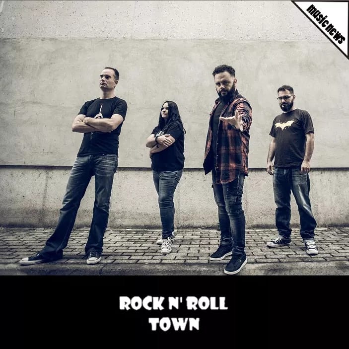 RockNRollTown's tweet photo. Νέο single από τους The Magic Bus 🤘🏻! 💥
▶ https://t.co/e3FBQtHk7m
#RnRT #MusicNews #TheMagicBus #SpitiTouAsteriona #New #Single #Song #Livadeia #GreekBand #GreekRockScene #GreekMetalScene #GreekRockBands #GreekMetalBands #Greek #Rock #GreekRock #Music #SupportYourLocalBands https://t.co/oxal6pIo31