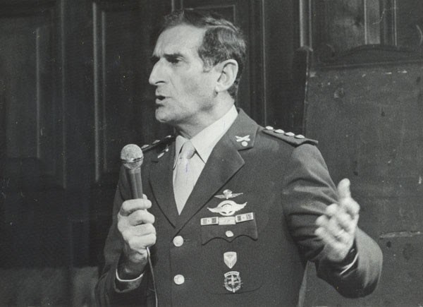 3 dic 1990 - 3 dic 2020 
me apoyo en el pensamiento del general San Martín que es en quien me he embebido en mi formación militar El dijo Cuando la Patria peligra, todo es lícito menos dejarla perecer Este fue, es y será mi compromiso DIOS Y PATRIA O MUERTE 
Mohamed Alí Seineldín