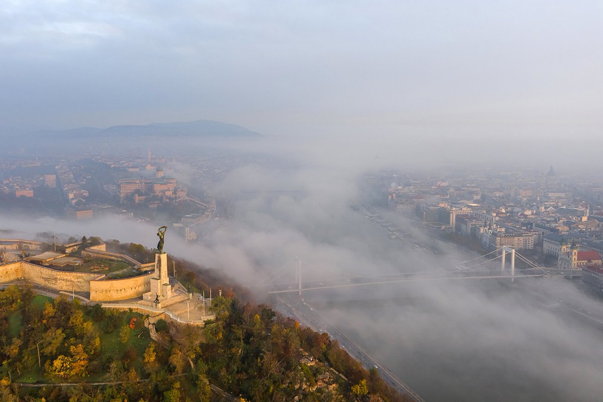 welovebudapest's tweet photo. Budapest in the mist is one of the most magical ways to view the city...urban photographer Krisztián Bódis shares with us some of his stunning pictures from last week's misty atmosphere. 

https://t.co/TRTVyQ6jnF https://t.co/L6Xcx9ESoE