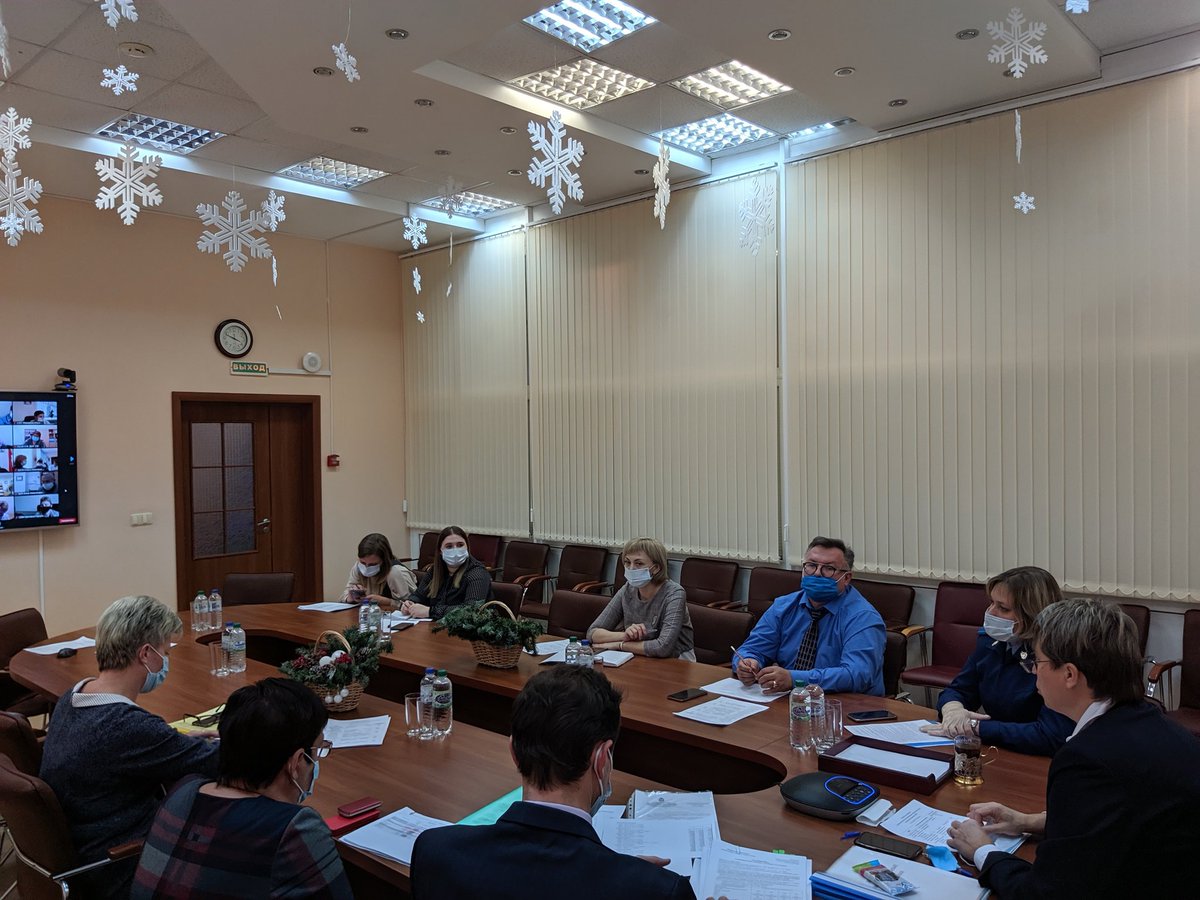 Сегодня в совещании с руководителями муниципальных образовательных учреждений приняла участие старший помощник прокурора г. Самара  Каштанова А.П. Были рассмотрены актуальные вопросы соблюдения антикоррупционного законодательства при осуществлении образовательной деятельности.