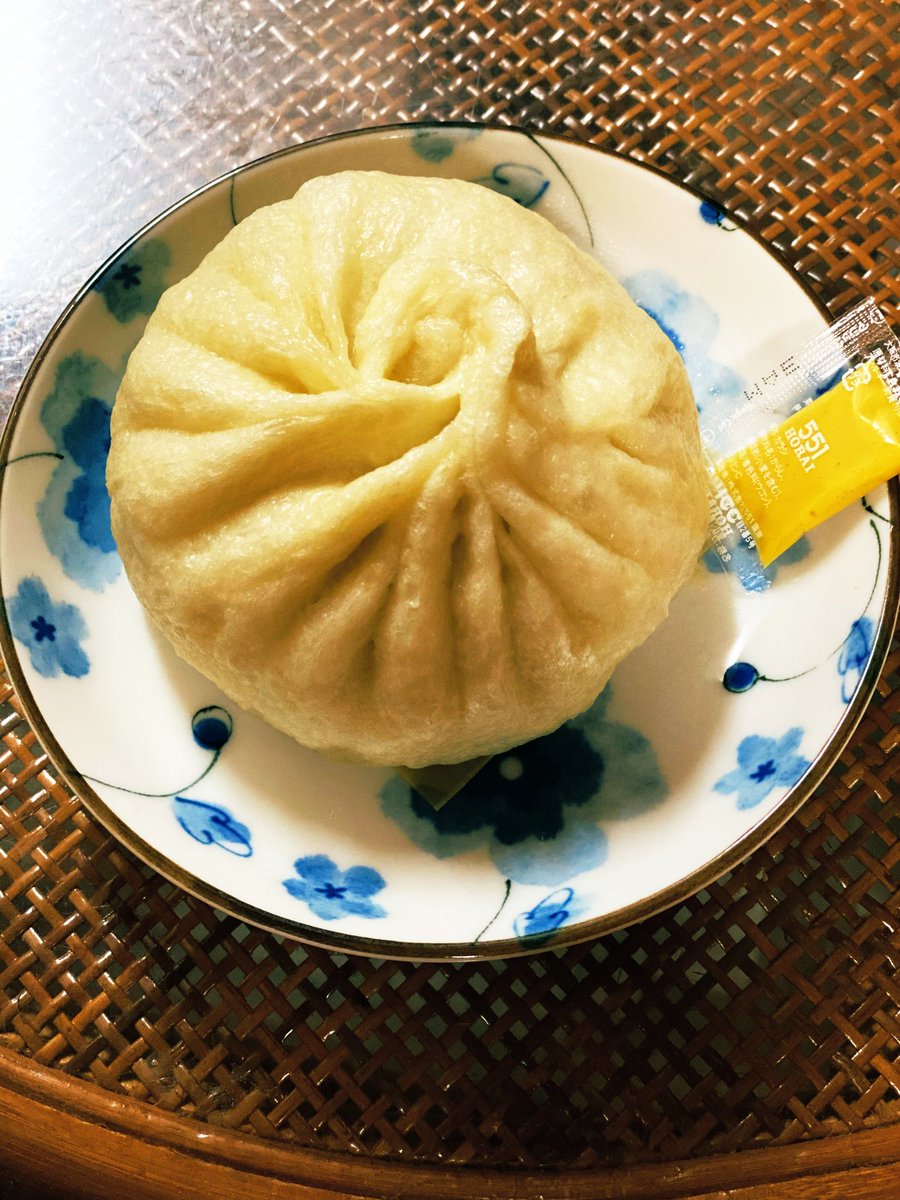 Thores柴本 装画家 トーレスしばもと 先日の大阪のお土産に購入した551蓬莱のチルドセットから豚まんを御夕食に 今回は晩ごはんのご飯が足りないので補足として家族で食べました 551蓬莱 551horai 豚まん Thores柴本 装画家 トーレスしばもと 先日の大阪のお土産に購入した551蓬莱のチルドセットから豚まんを御夕食に 今回は晩ごはんのご飯が足りないので補足として家族で食べました 551蓬莱 551horai 豚まん