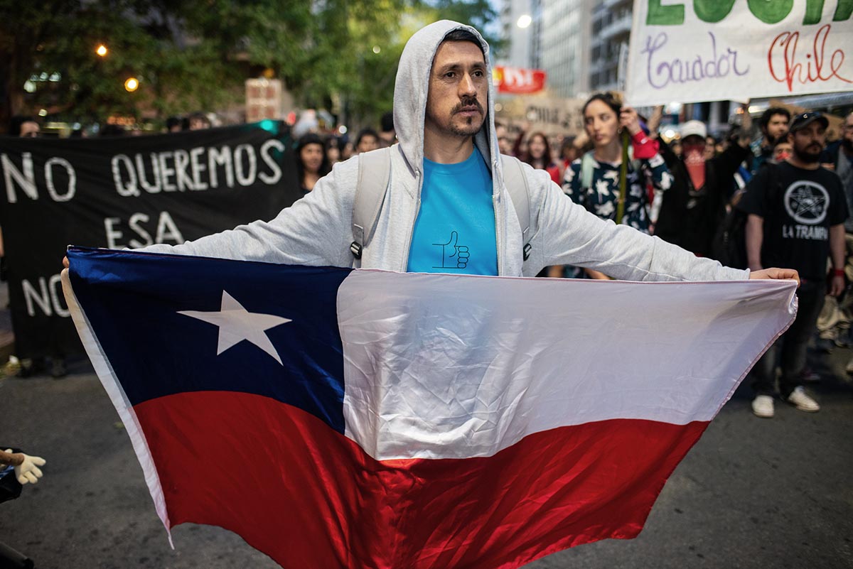 SemanarioBrecha's tweet photo. NIDO DE CÓNDOR 〣 La "chilenización de las protestas"  y la reorganización de la inteligencia.

🔗 https://t.co/XBD7VZZPR8

✍️ Nadia Amesti 〣 📸 Santiago Mazzarovich https://t.co/kCPX0jM8Bv